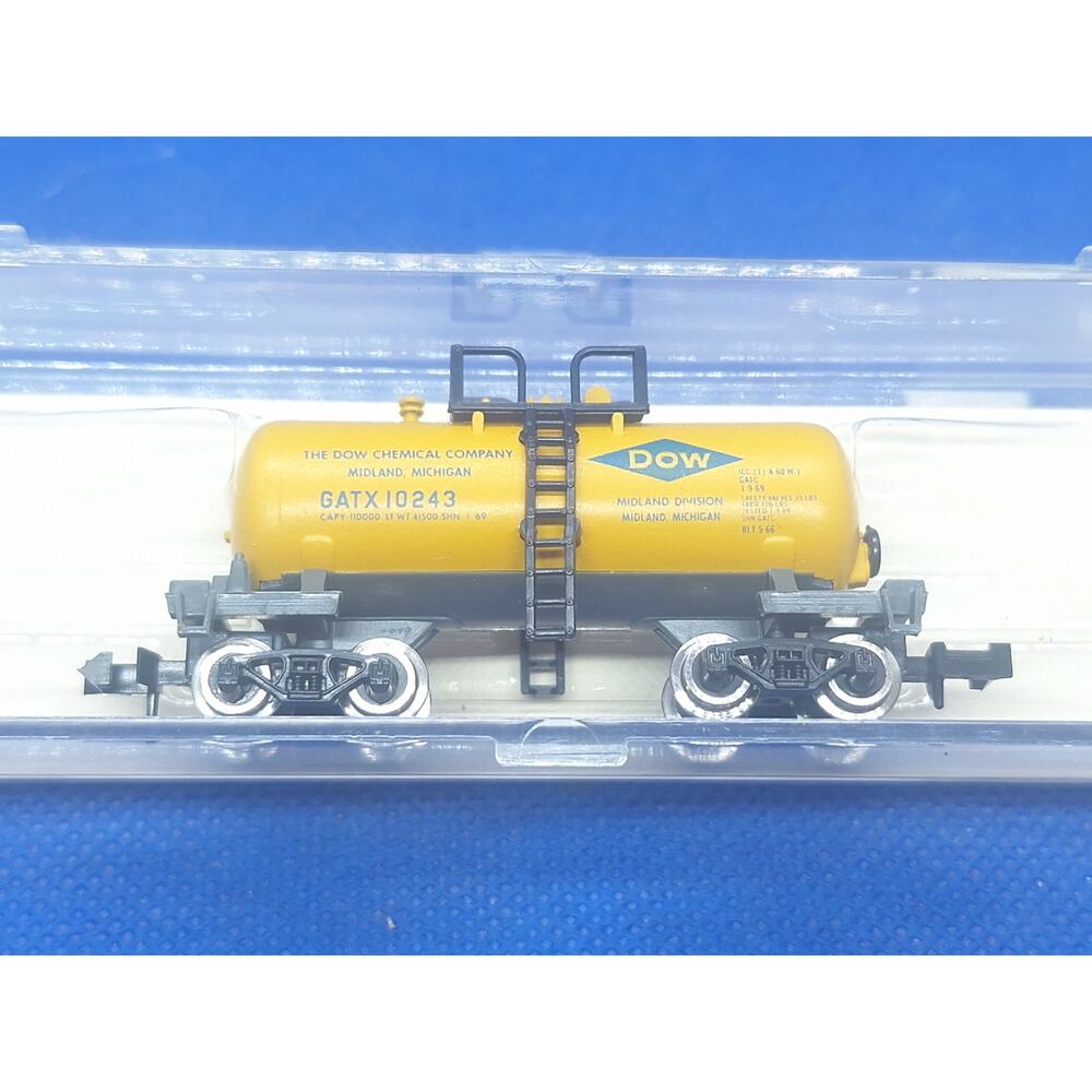 Atlas N Scale Dow Chemical “Beer Can” Tank Car GATX 10243 #3233